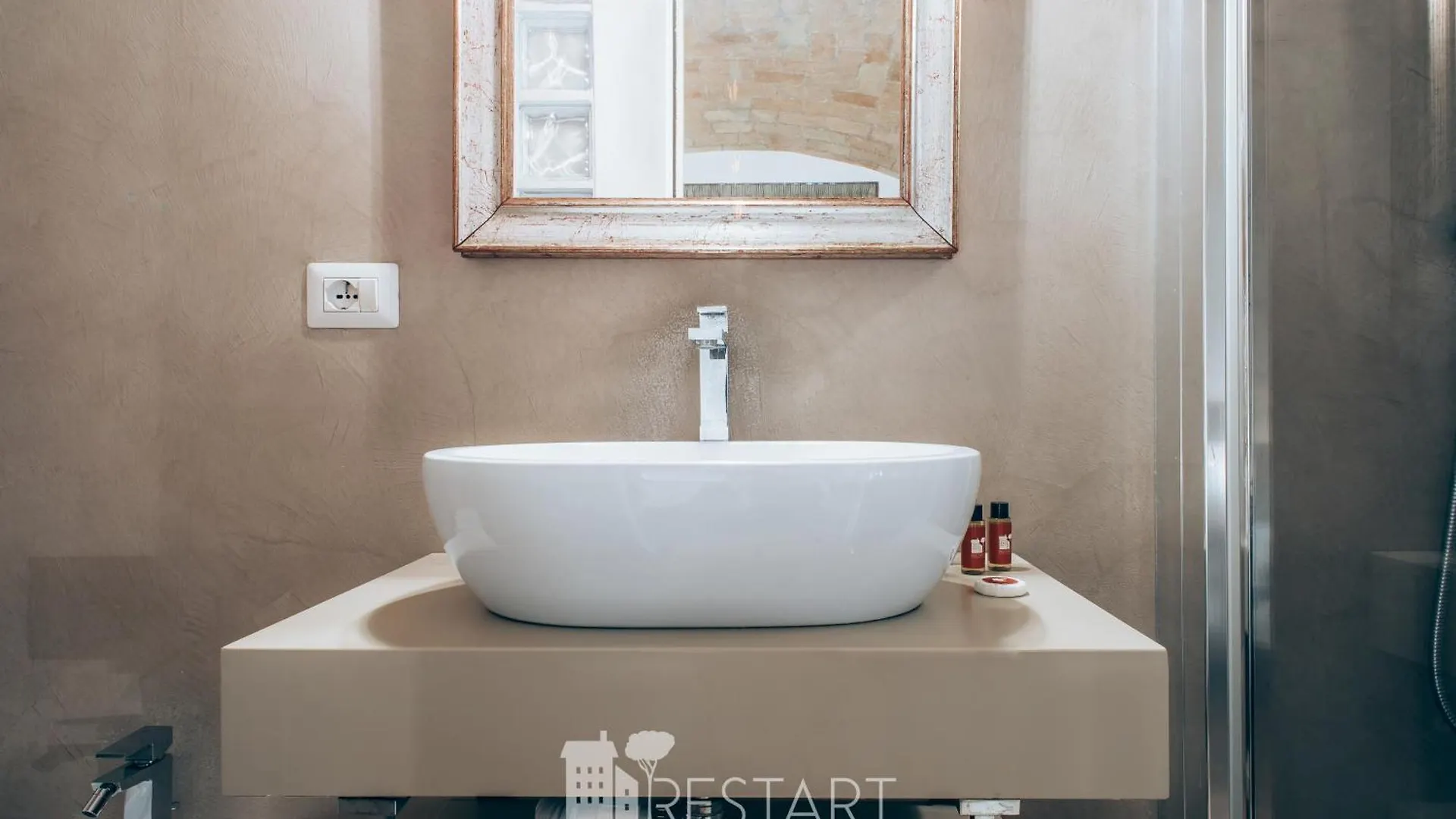 Restart Accommodations Rosa Rome Italy